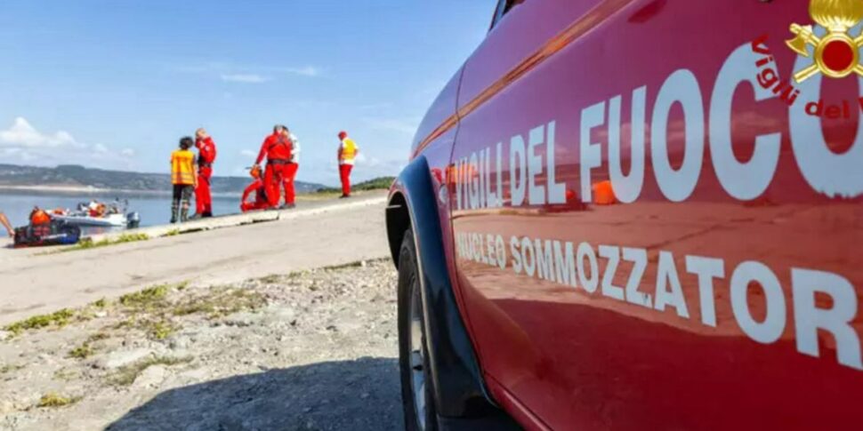 Trovato morto il bimbo di 10 anni nel lago Bilancino nel Mugello Trovato morto il bimbo di 10 anni nel lago Bilancino nel Mugello