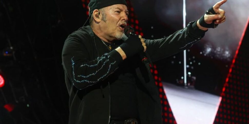 Messina, "Kom is in town": Messina si prepara ad accogliere Vasco Rossi per il doppio concerto al San Filippo Messina, "Kom is in town": Messina si prepara ad accogliere Vasco Rossi per il doppio concerto al San Filippo