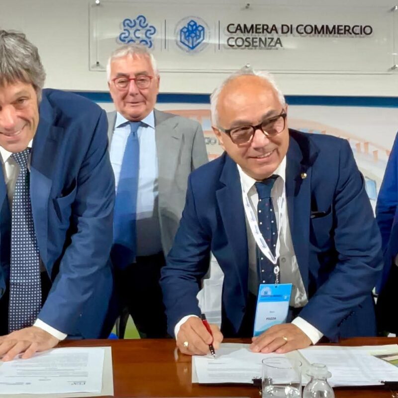 Eurozona: surplus commercio estero febbraio a 17,9 miliardi di euro