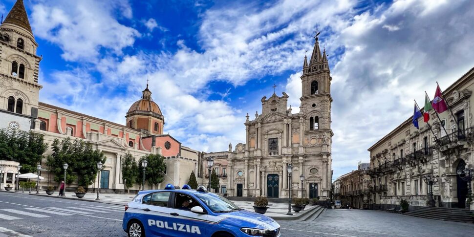 Aggrediscono due ragazzi in centro per una “vendetta amorosa”: denunciati quattro giovani di Acireale Aggrediscono due ragazzi in centro per una “vendetta amorosa”: denunciati quattro giovani di Acireale