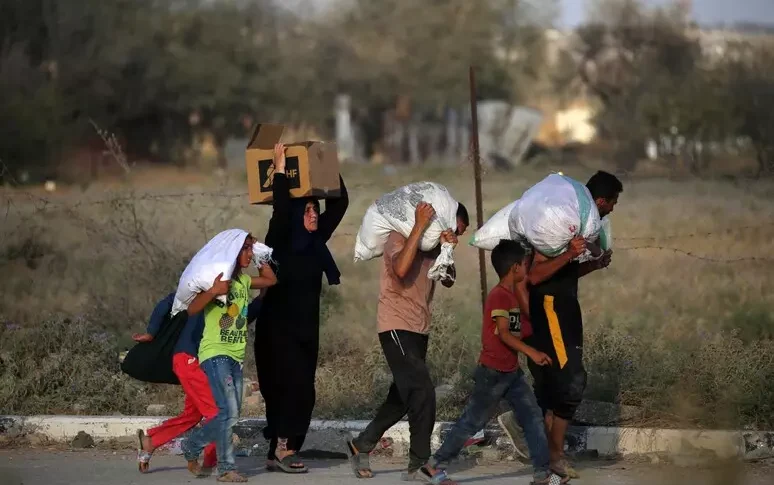 Israele sospende le consegne degli aiuti a Gaza. Ancora morti negli attacchi dell Israele sospende le consegne degli aiuti a Gaza. Ancora morti negli attacchi dell