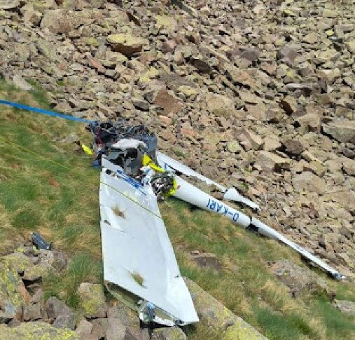Otto vittime della montagna in 24 ore, due morti nello schianto di un ultraleggero in Trentino Otto vittime della montagna in 24 ore, due morti nello schianto di un ultraleggero in Trentino