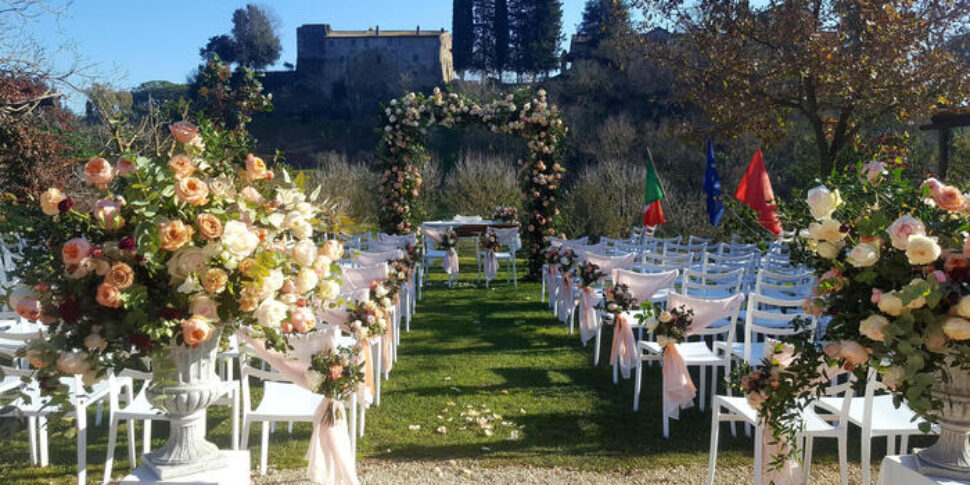 Prima alzano il gomito, poi litigano per il catering: promesso sposo arrestato dopo una rissa con la futura suocera Prima alzano il gomito, poi litigano per il catering: promesso sposo arrestato dopo una rissa con la futura suocera