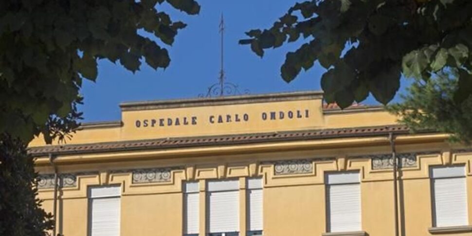 Uccide la moglie ricoverata in un ospedale in provincia di Varese e si ammazza Uccide la moglie ricoverata in un ospedale in provincia di Varese e si ammazza