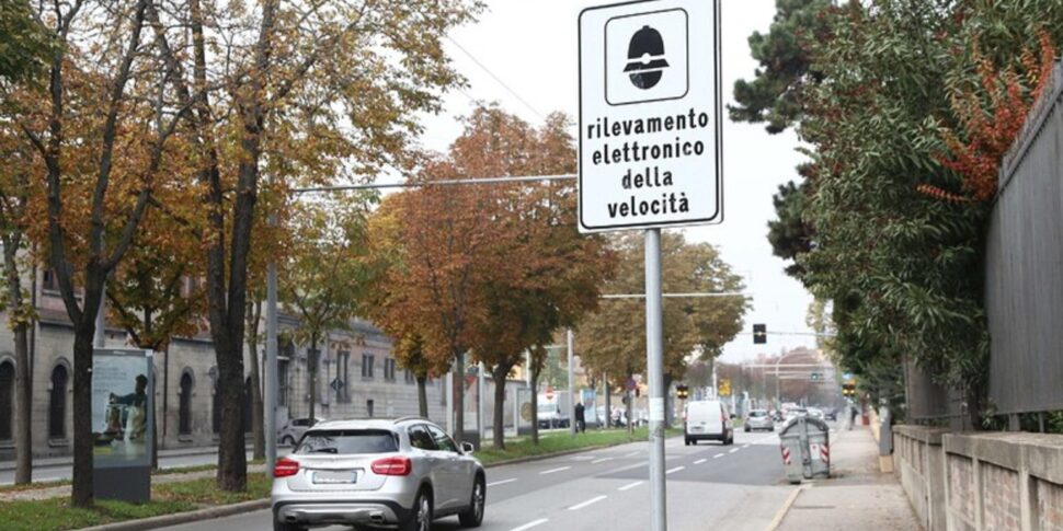 Autovelox: da oggi in vigore le nuove regole. Ecco le novità positive per gli automobilisti secondo Federconsumatori Autovelox: da oggi in vigore le nuove regole. Ecco le novità positive per gli automobilisti secondo Federconsumatori