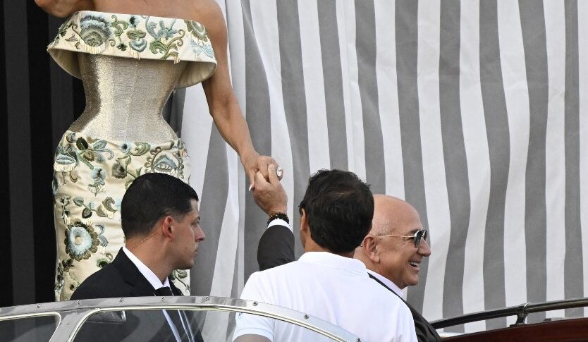 https://assets.gazzettadelsud.it/2025/06/bezos-venezia-834x485.jpg