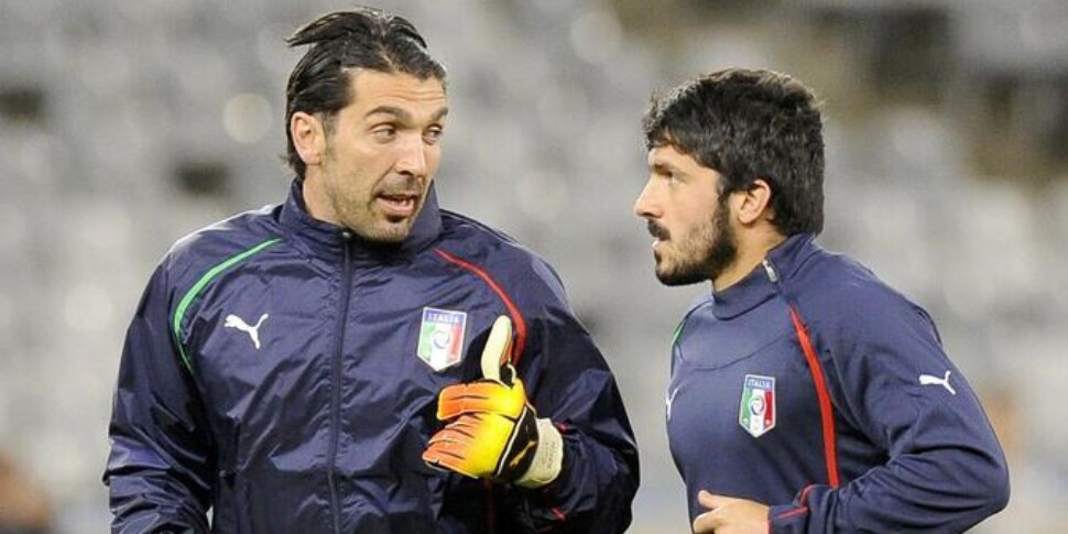 Nazionale, Buffon rompe gli indugi su Gattuso: "Mancano gli ultimi dettagli, abbiamo fatto la scelta migliore" Nazionale, Buffon rompe gli indugi su Gattuso: "Mancano gli ultimi dettagli, abbiamo fatto la scelta migliore"