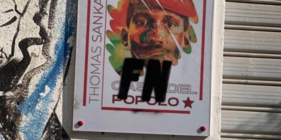La Casa del popolo Thomas Sankara di Catanzaro imbrattata con simboli ...