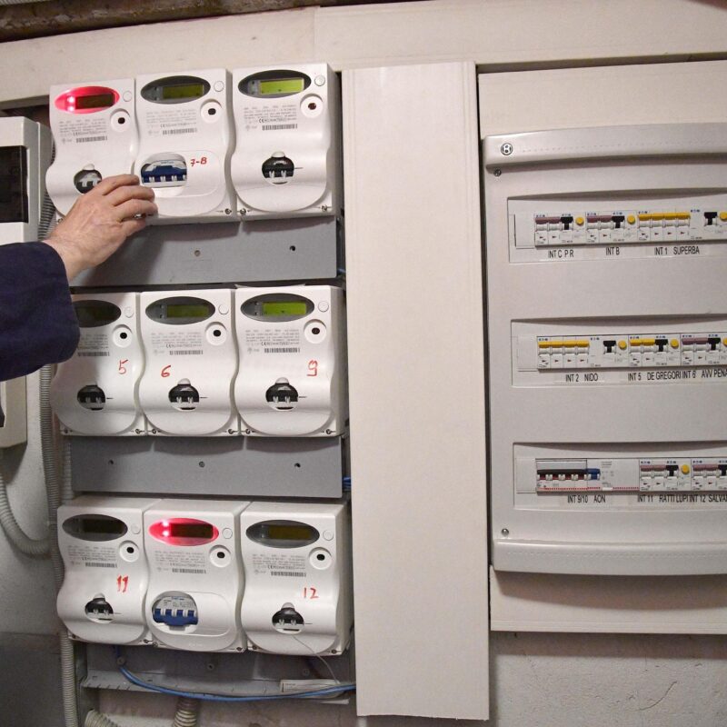 Contatori di energia elettrica in un palazzo, Genova 14 marzo 2018 ANSA/LUCA ZENNARO