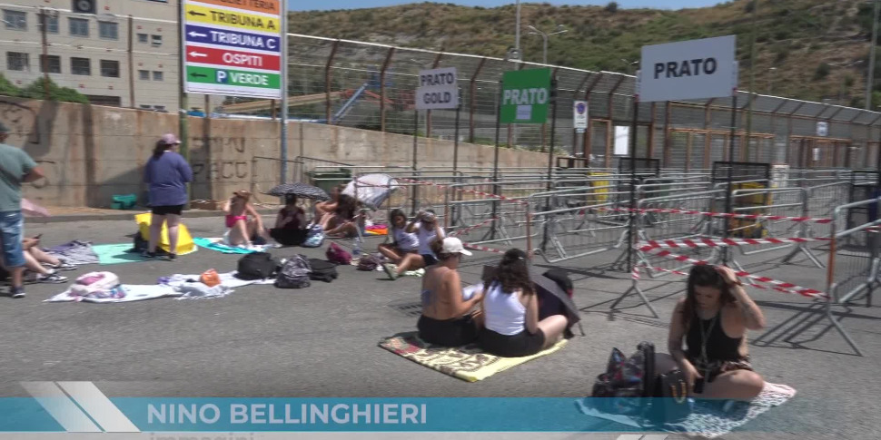 Cresce l'attesa per il concerto di Cremonini a Messina: in tanti già fuori dallo stadio. LE INTERVISTE