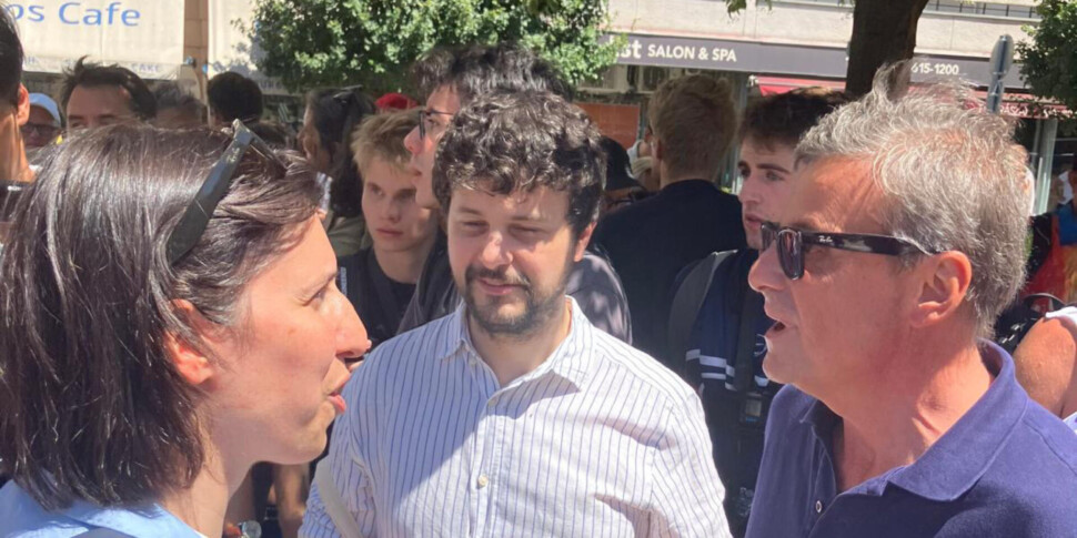 calenda al pride di bucarest l ungheria scelga tra ue e orban asset dei russi