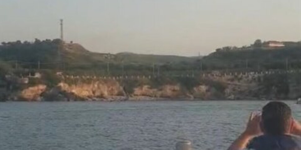 In salvo i 4 bagnanti rimasti intrappolati in una spiaggia di Briatico In salvo i 4 bagnanti rimasti intrappolati in una spiaggia di Briatico