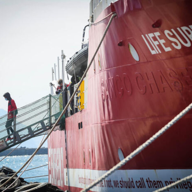Landing migrants Emergency Life Support ship at the port of Naples, 8 April 2025. ANSA/ CESARE ABBATE