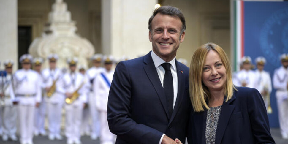 Meloni riceve Macron a Palazzo Chigi, via al bilaterale Italia Francia Meloni riceve Macron a Palazzo Chigi, via al bilaterale Italia Francia