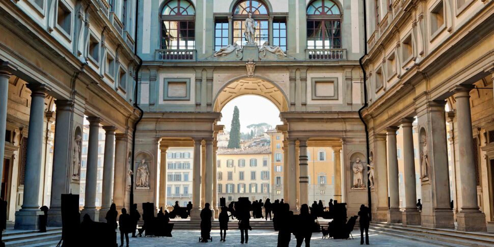 Per fare un selfie urta un quadro agli Uffizi: "lievi danni" alla tela, verrà denunciato