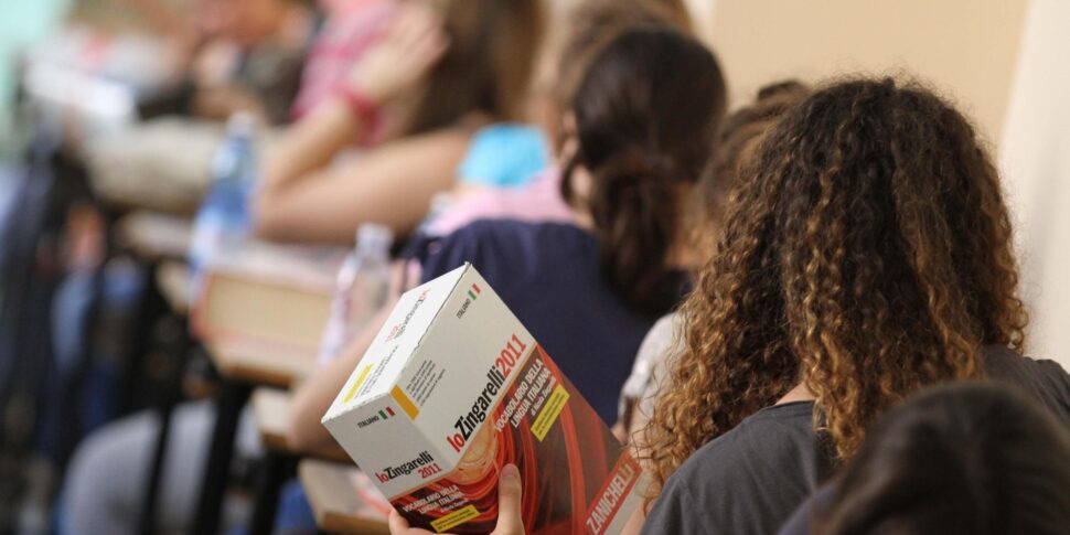 maturit224 domani in sicilia la prova d italiano per 44 mila studenti