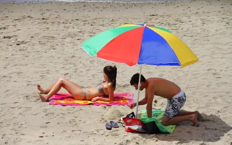 Sette errori da non fare in estate, obiettivo prevenire il melanoma Sette errori da non fare in estate, obiettivo prevenire il melanoma