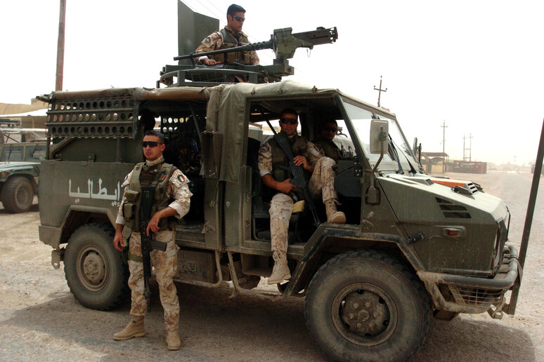 Kuwait: militari italiani nei bunker, chiuso "temporaneamente&… Kuwait: militari italiani nei bunker, chiuso "temporaneamente&…