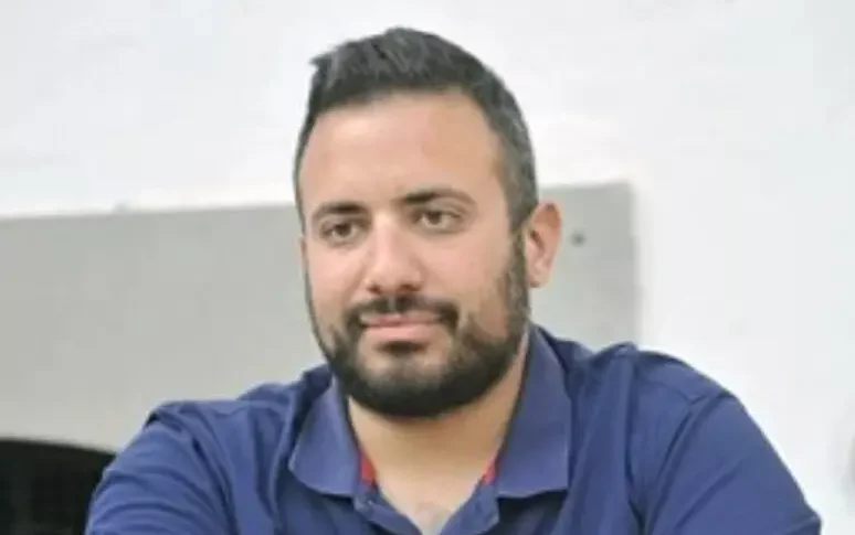 auto sbanda e finisce su un gruppo di amici al bar morto a 33 anni il forlivese gabriele nuzzolo consigliere comunale del pd indagata la giovane alla guida del suv