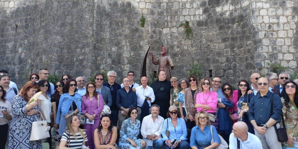 Giubileo degli odontoiatri calabresi: spiritualità e impegno al Santuario di Paola Giubileo degli odontoiatri calabresi: spiritualità e impegno al Santuario di Paola
