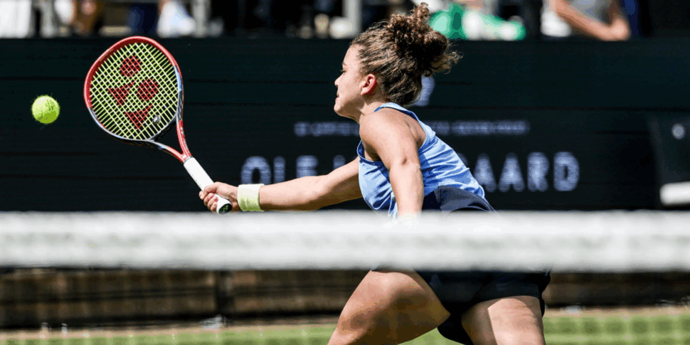 Atp Halle, erba amara per Paolini: Jabeur vince facile in due set Atp Halle, erba amara per Paolini: Jabeur vince facile in due set