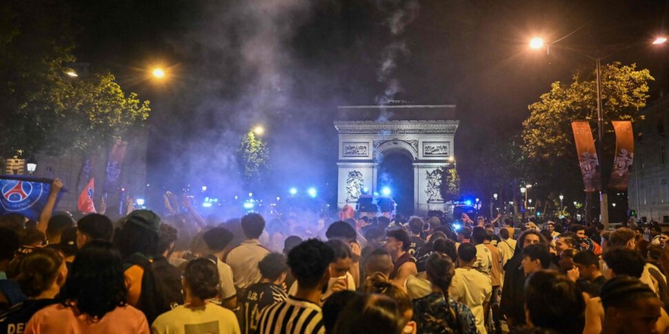 festa champions notte di caos in francia auto sulla folla a grenoble 559 arresti a parigi due morti da Feedpress.me festa champions notte di caos in francia auto sulla folla a grenoble 559 arresti a parigi due morti