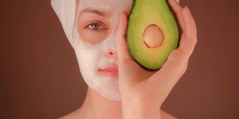pelle perfetta a ogni costo come tiktok sta spingendo le adolescenti verso skincare estreme allergie e ideali irrealistici
