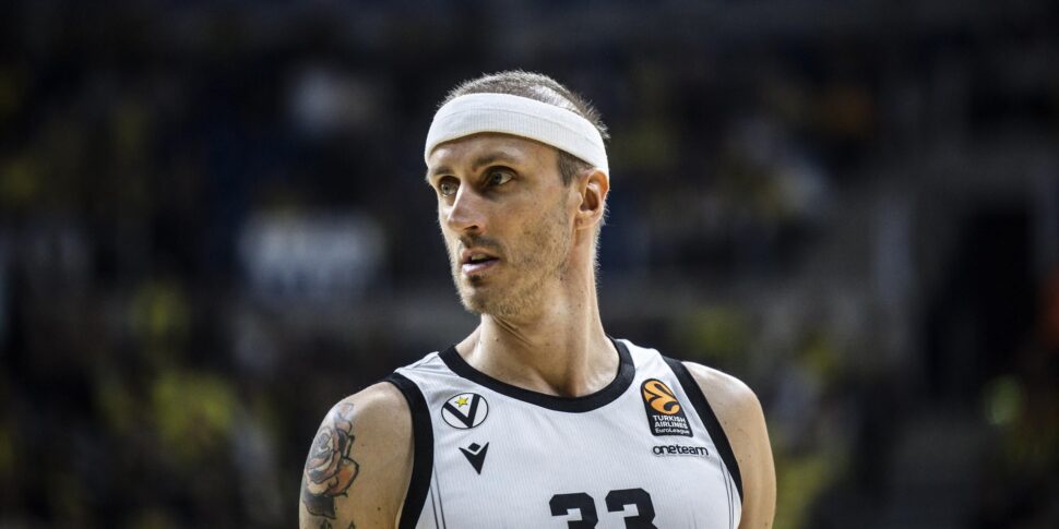 annuncio choc della virtus bologna achille polonara ricoverato per leucemia mieloide