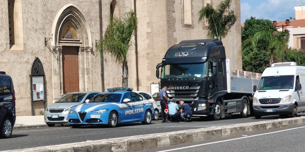 messina rissa sul boccetta lite tra un camionista e dei ragazzi dopo un incidente