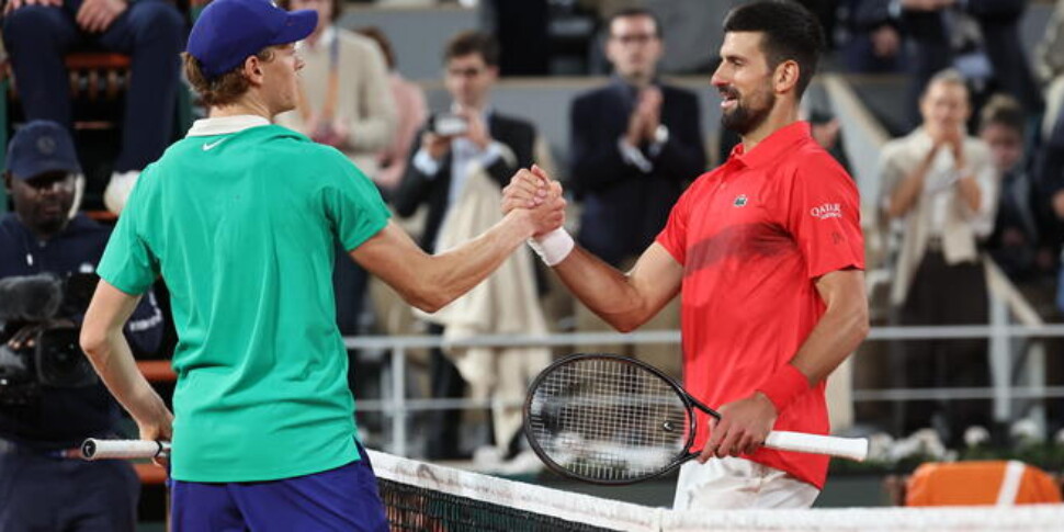Roland Garros, Sinner è un rullo compressore! Anche Djokovic si inchina al numero 1 del mondo in tre set: domenica gran finale con Alcaraz Roland Garros, Sinner è un rullo compressore! Anche Djokovic si inchina al numero 1 del mondo in tre set: domenica gran finale con Alcaraz