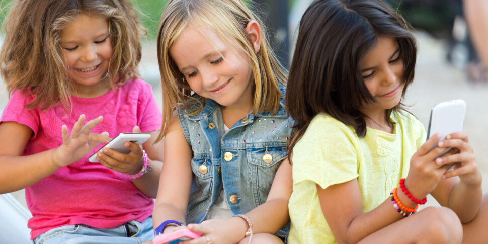 smartphone e giovani l allarme degli adulti tra paure leggi e responsabilit224 educative l indagine della fondazione bellisario
