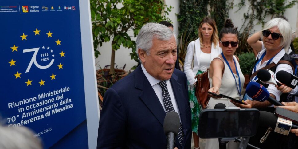 Tajani a Taormina: «L’auspicio è che i Paesi dei Balcani occidentali possano aderire all’Unione europea prima del 2030» Tajani a Taormina: «L’auspicio è che i Paesi dei Balcani occidentali possano aderire all’Unione europea prima del 2030»