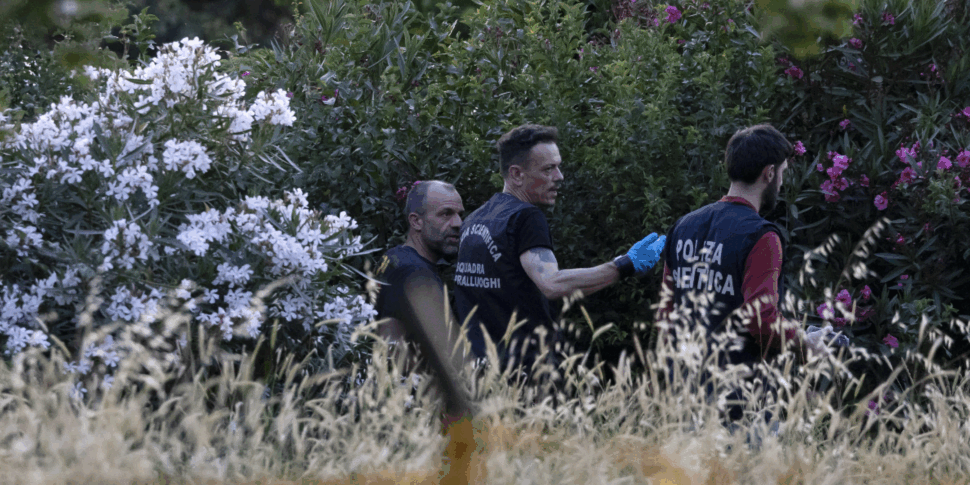 orrore a roma dopo il ritrovamento dei cadaveri di una donna e di una neonata si analizzano le testimonianze