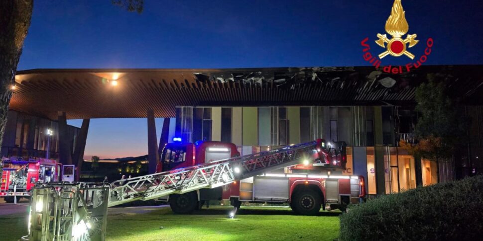 Incendio al Viola Park di Firenze, 4 intossicati dimessi dall Incendio al Viola Park di Firenze, 4 intossicati dimessi dall
