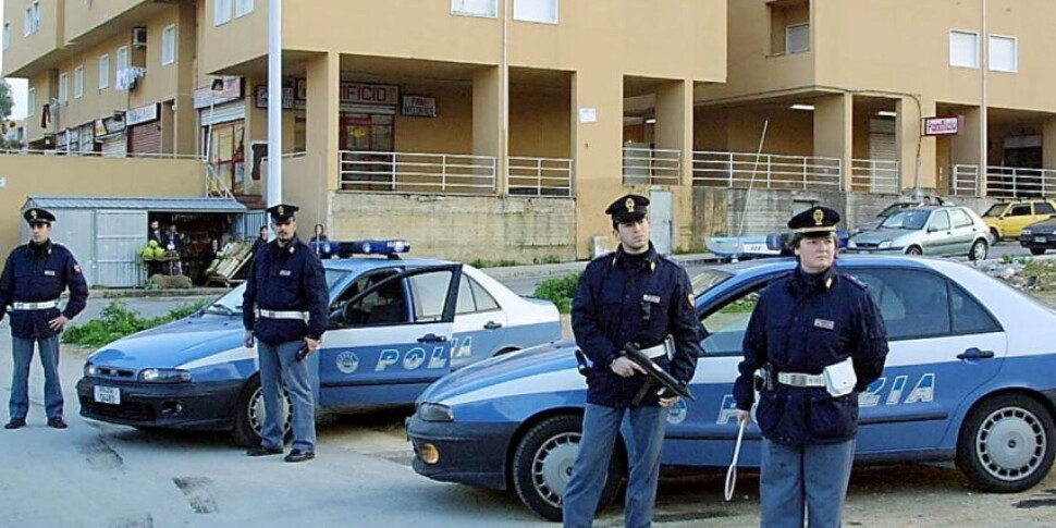 violento agguato allo zen di palermo dopo averlo picchiato gli bruciano la casa e nel rogo muore un cane da Feedpress.me violento agguato allo zen di palermo dopo averlo picchiato gli bruciano la casa e nel rogo muore un cane