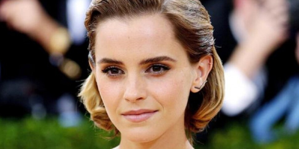 Emma Watson viola i limiti di velocità, patente sospesa in Gb Emma Watson viola i limiti di velocità, patente sospesa in Gb