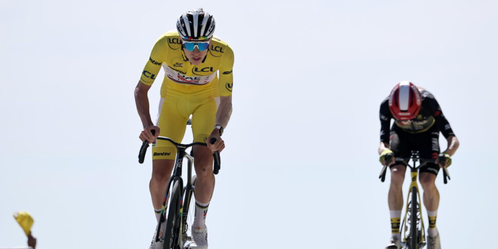 Tour de France, Paret Peintre trionfa sul Mont Ventoux. Pogacar resta in giallo Tour de France, Paret Peintre trionfa sul Mont Ventoux. Pogacar resta in giallo