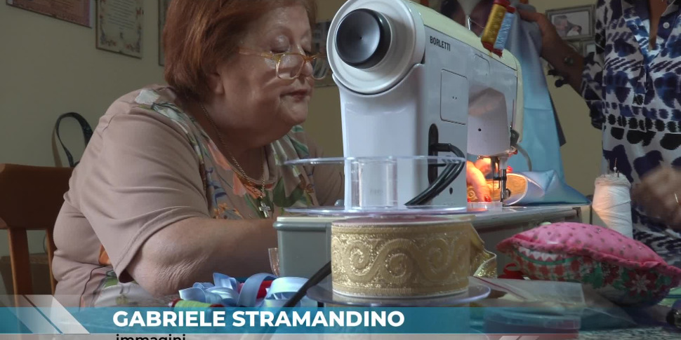 Vara: tra amicizia, ago e filo nascono i vestiti degli angeli