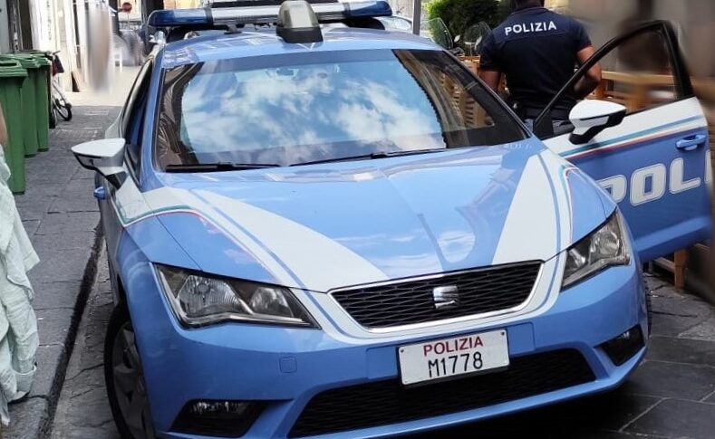 Aizza il proprio cane contro il titolare di un market di Catania per compiere una rapina Aizza il proprio cane contro il titolare di un market di Catania per compiere una rapina