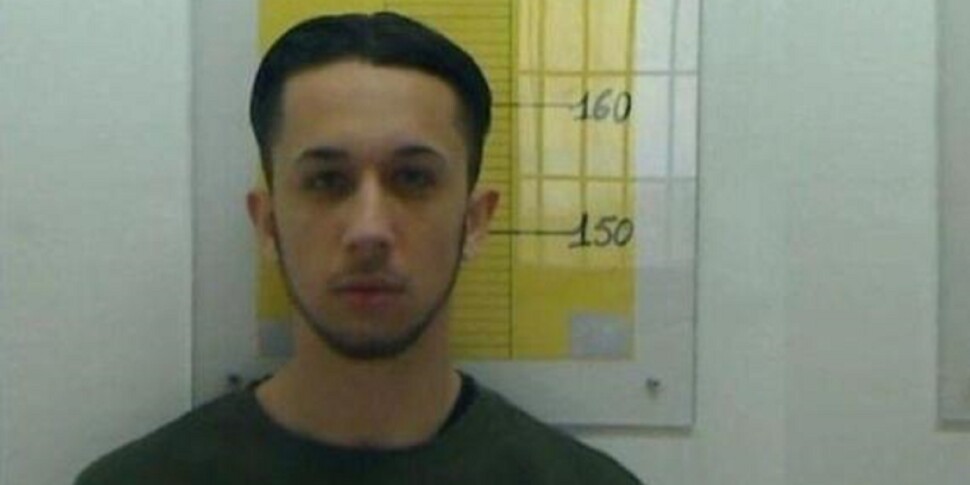 Evaso dopo la laurea, fermato Andrea Cavallari uno dei condannati per la strage di Corinaldo: era a Barcellona Evaso dopo la laurea, fermato Andrea Cavallari uno dei condannati per la strage di Corinaldo: era a Barcellona