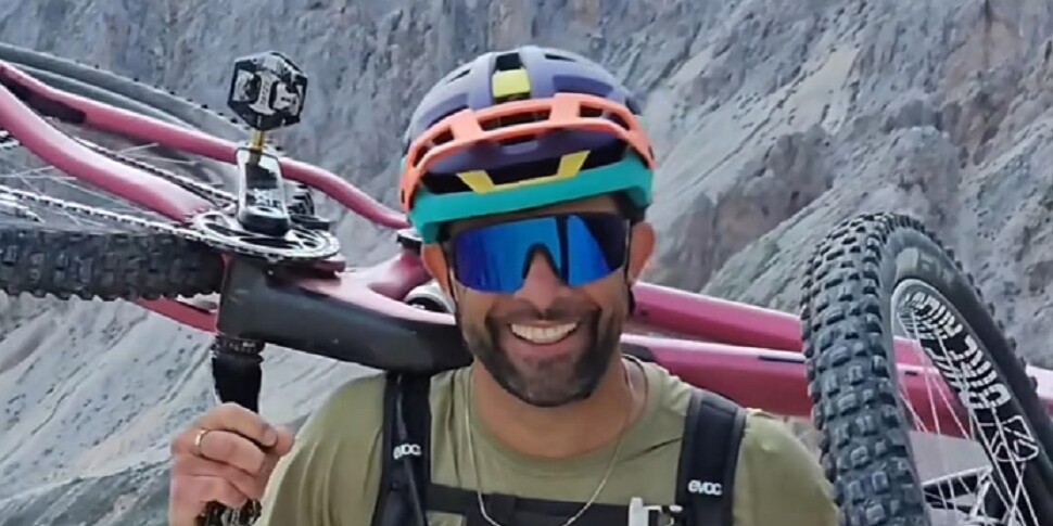 Morto in montagna il biker influencer Andreas Tonelli: fatale una caduta in bici in val Gardena Morto in montagna il biker influencer Andreas Tonelli: fatale una caduta in bici in val Gardena