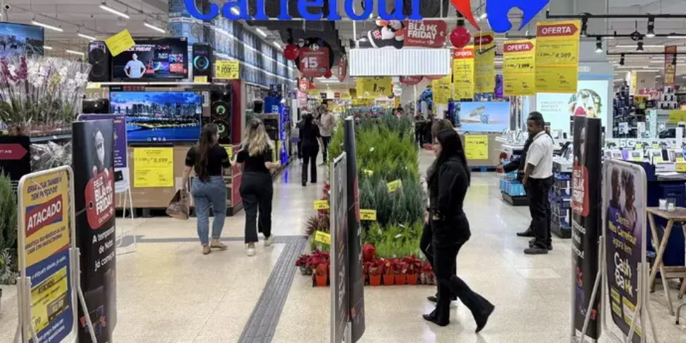 Carrefour valuta l Carrefour valuta l