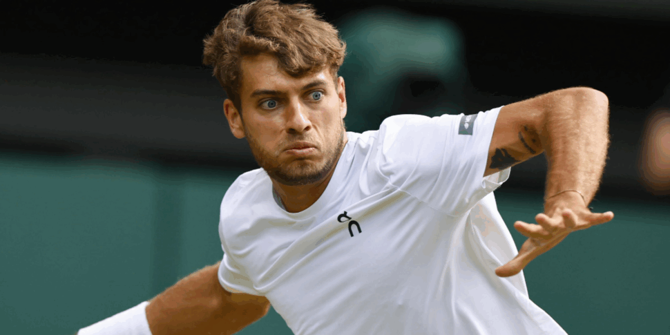 sinner fenomenale a wimbledon batte shelton 7 6 6 4 6 4 djokovic vince 7 5 il terzo e conduce 2 1 con cobolli live