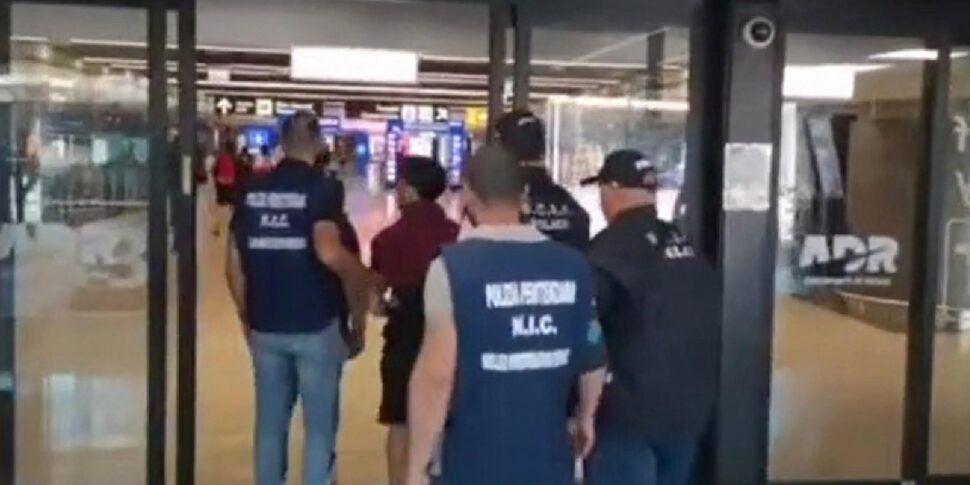 Strage di Corinaldo, estradato in Italia Andrea Cavallari: era evaso dopo la laurea Strage di Corinaldo, estradato in Italia Andrea Cavallari: era evaso dopo la laurea