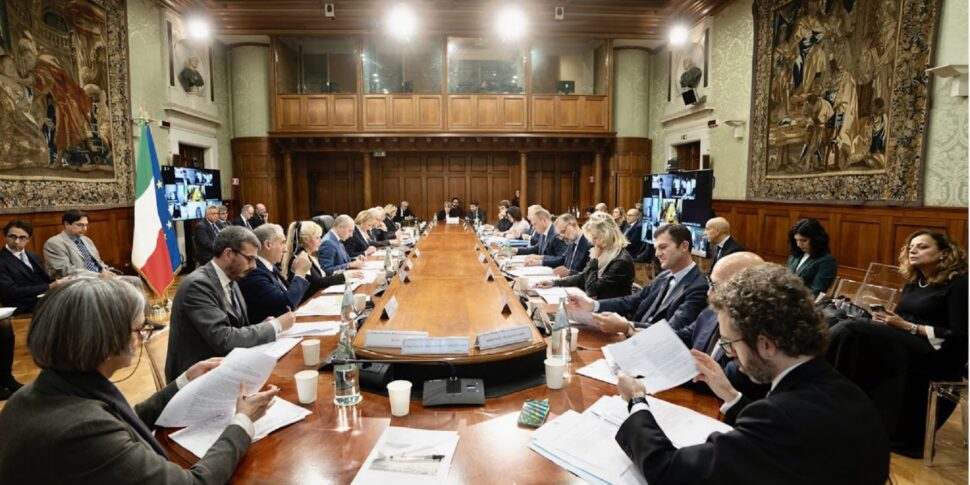 https://assets.gazzettadelsud.it/2025/07/Il-Cipess-durante-una-recente-seduta-Il-Comitato-interministeriale-presieduto-dalla-premier-Meloni-avra-lultima-parola-sul-Ponte-970x485.jpg