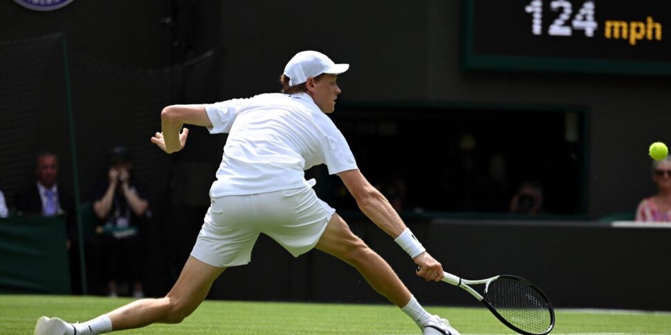 Wimbledon: Sinner esordisce vincendo il derby con Nardi, Musetti esce subito di scena Wimbledon: Sinner esordisce vincendo il derby con Nardi, Musetti esce subito di scena