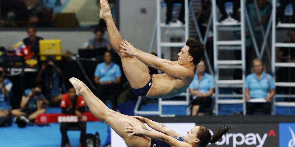 https://assets.gazzettadelsud.it/2025/07/Matteo-Santoro-and-Chiara-Pellacani-of-Italy-compete-during-the-Mixed-3m-Synchronised-Diving-finals-at-the-World-Aquatics-Championships-Singapore-2025-in-Singapore-970x485.jpg