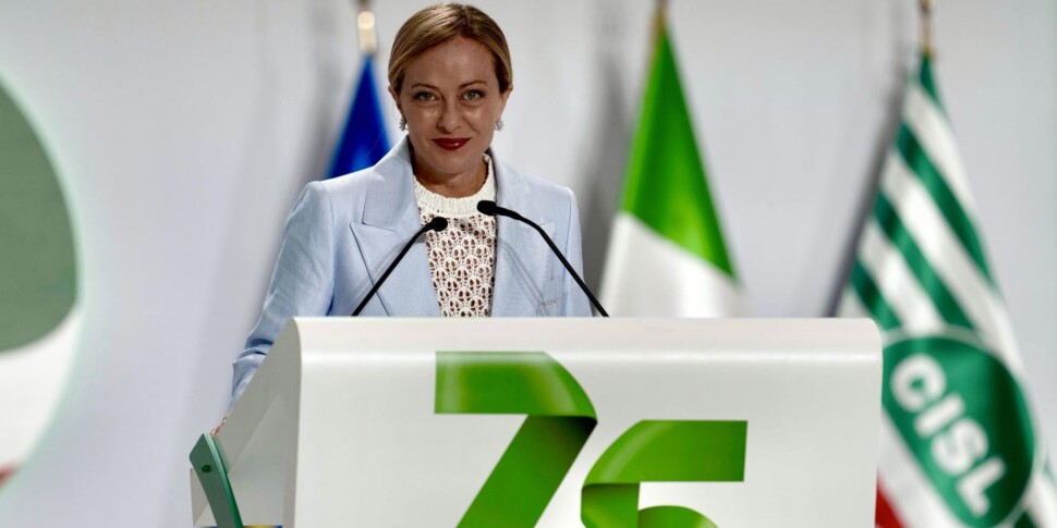 Meloni: "Al lavoro per scongiurare la guerra commerciale con gli Usa" Meloni: "Al lavoro per scongiurare la guerra commerciale con gli Usa"
