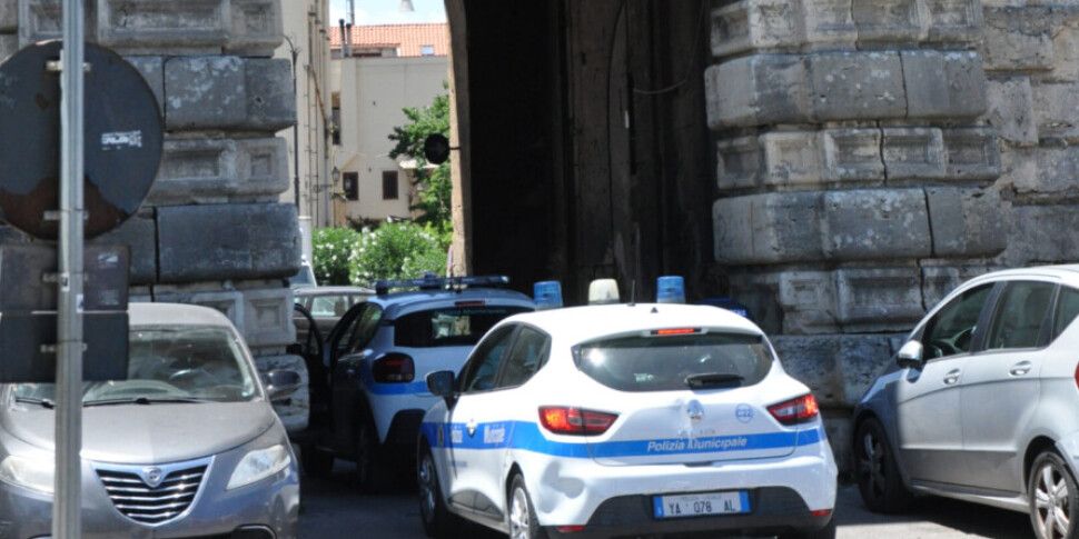 https://assets.gazzettadelsud.it/2025/07/Palermo.-Aggessione-e-presunta-violenza-sessuale-al-Foro-Italico._ForoItalico2_86290422-scaled-970x485-1752298317-1-970x485-1752314989.jpg