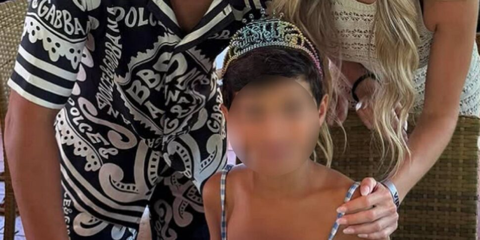 gli insulti sessisti per la foto di pedro col figlio lo scatto al compleanno il bimbo 8 anni indossa una coroncina